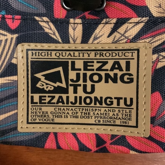 ✨SUPERZOOM LIMITED EDITION 1971 CROSSBODY BAG - Picture 3 of 6